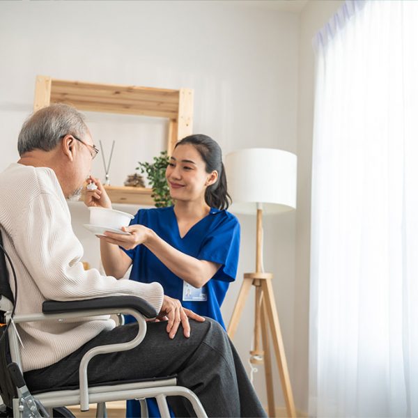 Hilfe beim Essen für Senioren in München